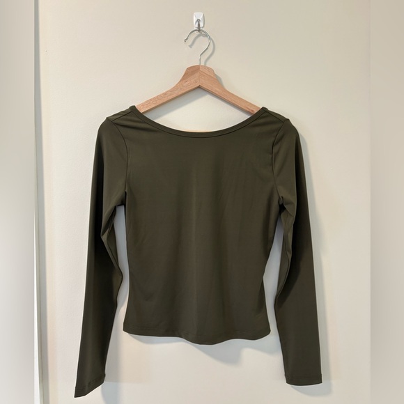 Dynamite Tops - Dynamite Skye Long Sleeve Sculpt Open Back Top